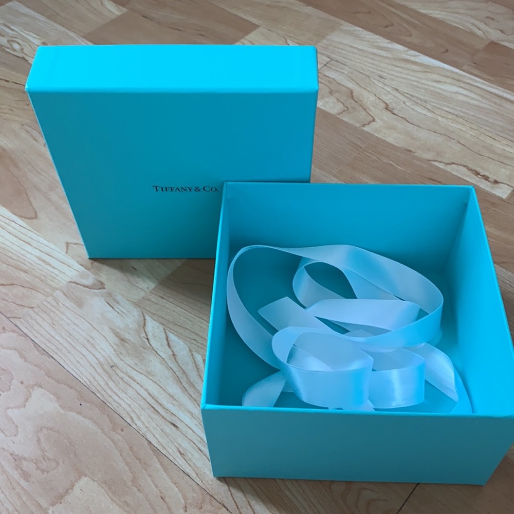 Tiffany & Co gift box